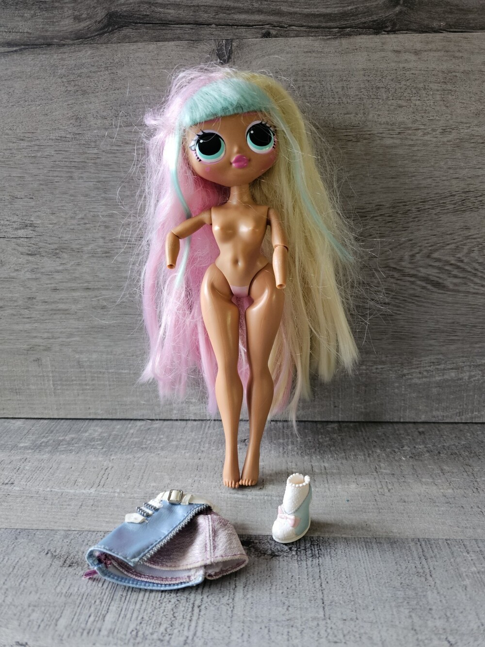 LOL Surprise OMG CANDYLICIOUS Fashion Doll /Missing Clothing & Accessories